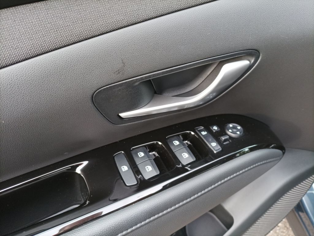 Fahrzeugabbildung Hyundai TUCSON 1.6 T-GDi Plug-in-Hybrid 4WD Trend