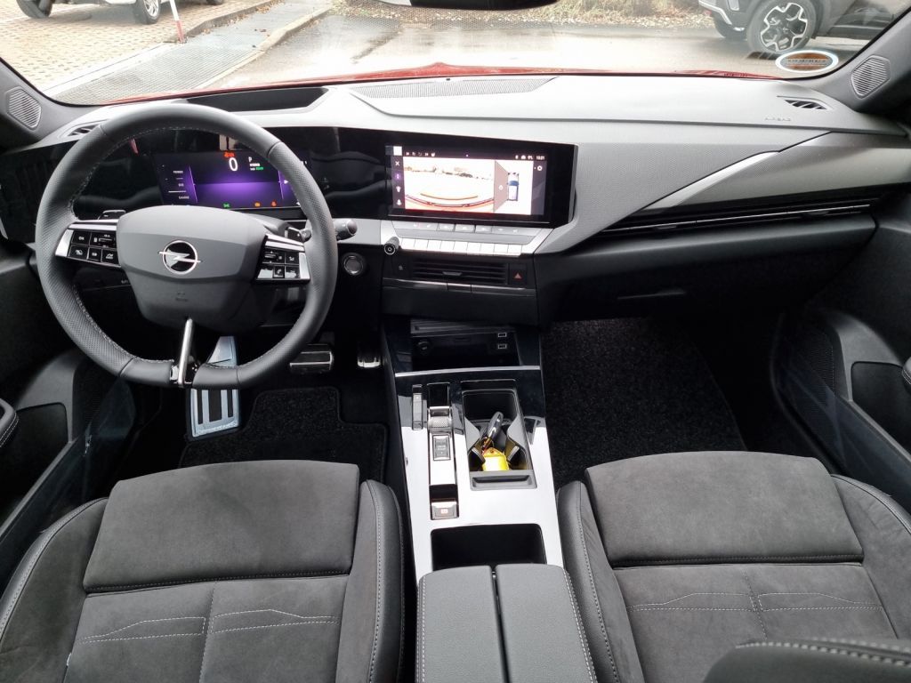 Fahrzeugabbildung Opel Astra Plug-In-Hybrid Ultimate (L)